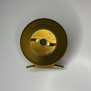 Penn International 1.5 Fly Reel W/ Burgundy Pouch USED